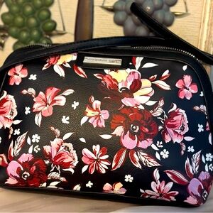 EUC Madden Girl adjustable bag w/ plenty of room & colourful material outside.